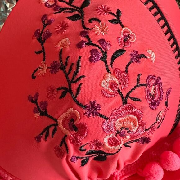 Time and Tru Women's Molded Flamengo Dancer
Тор Size M - Picture 15 of 17